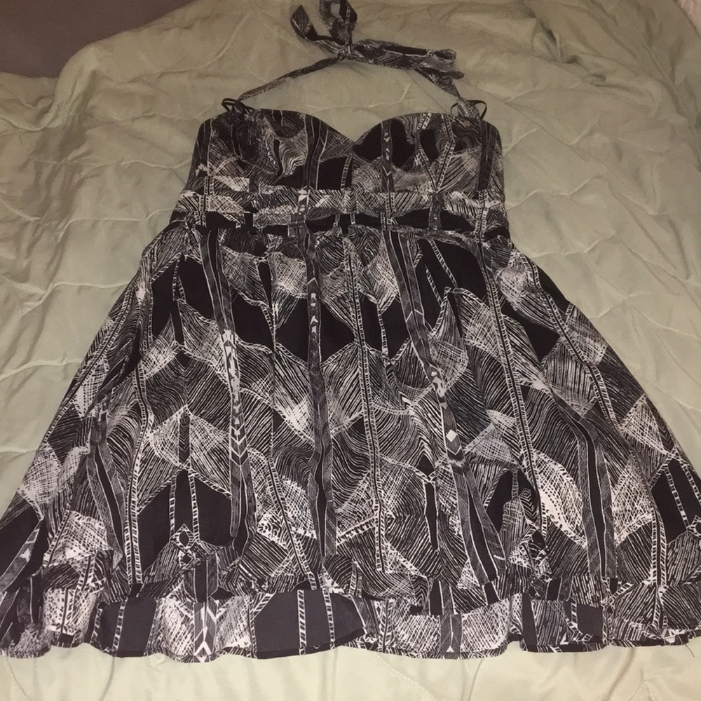 Guess black & white halter (Veronica Chevron)dress
